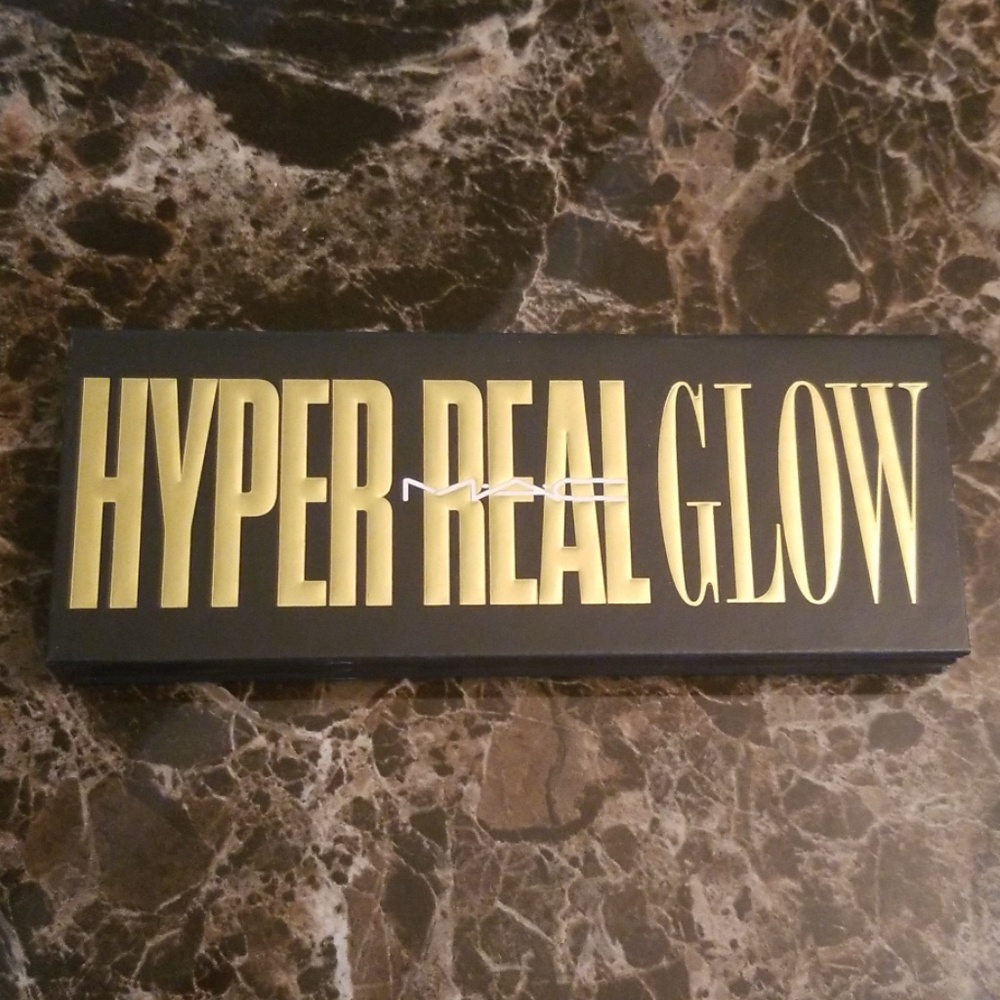 MAC Hyper Real Glow Highlighting Palette